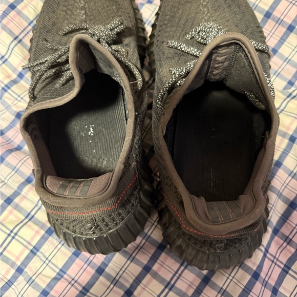 Yeezy boost 350 v2 black non reflective size 9 - Picture 4 of 13